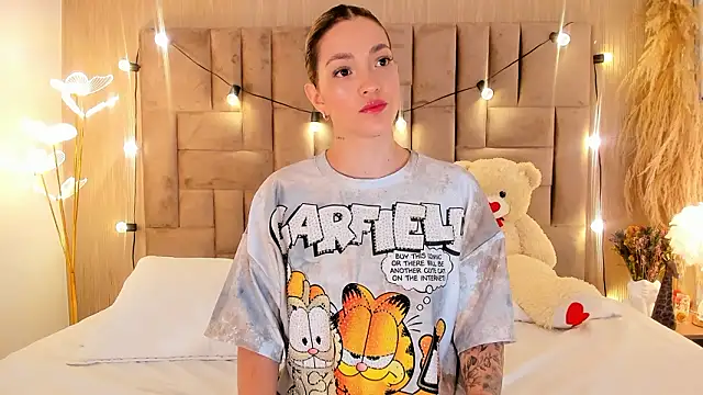 ClaradelMar online show from March 22, 2026, 10:17 am