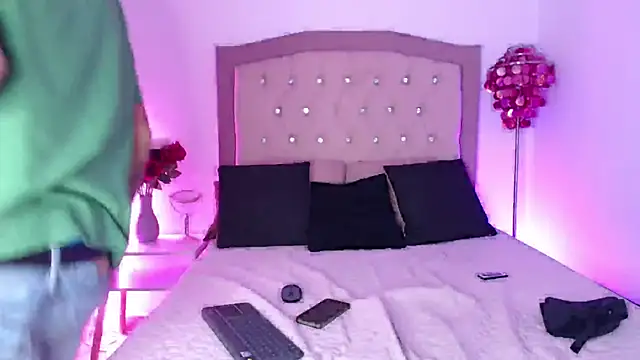 Snapshot of AmelieAndAce chatting on September 22, 2025, 1:06 pm AmelieAndAce online show from September 22, 2025, 1:06 pm