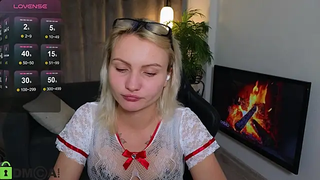 Cameronlovely  online show from October 18, 2025, 7:16 pm