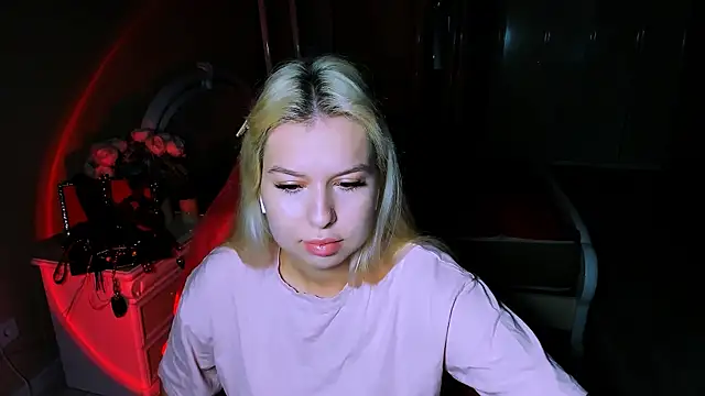 Snapshot of ChloeRicc chatting on October 30, 2025, 7:28 am ChloeRicc online show from October 30, 2025, 7:28 am