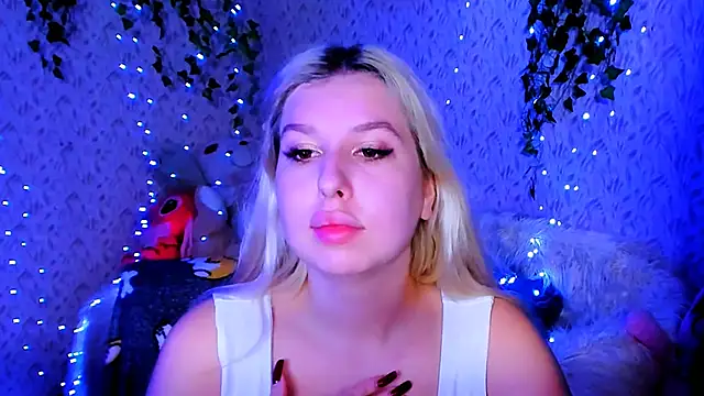 Snapshot of ChloeRicc chatting on November 11, 2025, 8:03 pm ChloeRicc online show from November 11, 2025, 8:03 pm