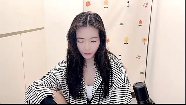 Snapshot of Rosalind_xixi chatting on October 27, 2025, 3:29 am Rosalind xixi online show from October 27, 2025, 3:29 am