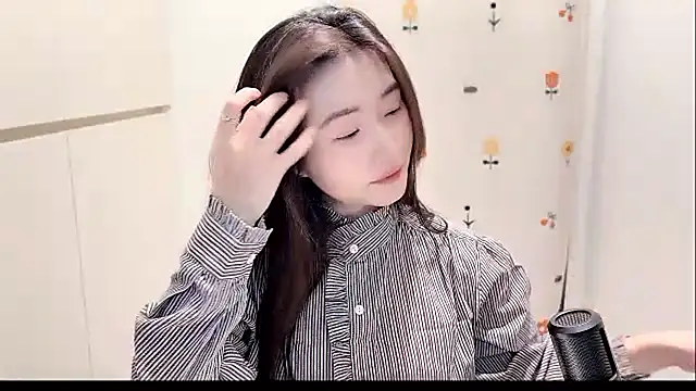 Snapshot of Rosalind_xixi chatting on November 5, 2025, 8:39 am Rosalind xixi online show from November 5, 2025, 8:39 am