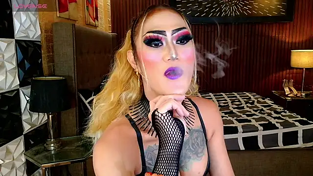 Snapshot of HorseCockDivine chatting on July 17, 2026, 8:28 pm HorseCockDivine online show from July 17, 2026, 8:28 pm