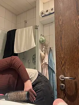 IsabellaEtha online show from December 17, 2025, 1:49 pm