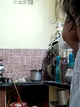 yelmaji91 online show from December 16, 2025, 5:44 am