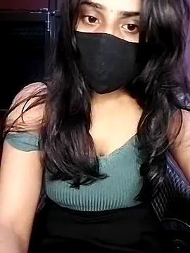 Snapshot of Amisha2 chatting on October 5, 2025, 5:25 pm Amisha2 online show from October 5, 2025, 5:25 pm