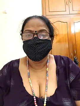 Snapshot of heera-rani chatting on October 6, 2025, 10:49 am heera-rani online show from October 6, 2025, 10:49 am