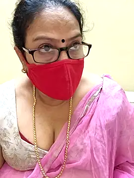Snapshot of heera-rani chatting on October 15, 2025, 8:11 am heera-rani online show from October 15, 2025, 8:11 am