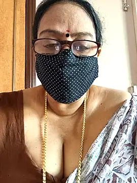 Snapshot of heera-rani chatting on September 28, 2025, 2:18 am heera-rani online show from September 28, 2025, 2:18 am
