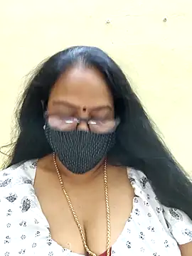 Snapshot of heera-rani chatting on October 8, 2025, 1:23 pm heera-rani online show from October 8, 2025, 1:23 pm