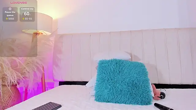 azaharaaa  online show from April 20, 2026, 11:57 am