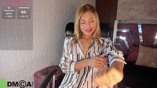 hot cupid01 online show from January 14, 2026, 11:25 am