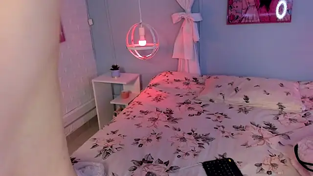 Snapshot of Hannahpage chatting on December 3, 2025, 12:37 pm Hannahpage online show from December 3, 2025, 12:37 pm