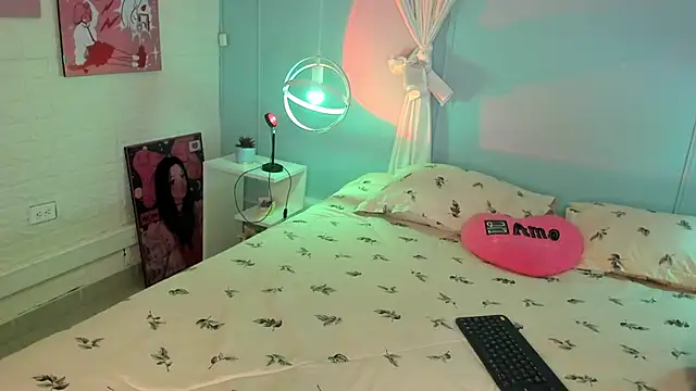 Snapshot of Hannahpage chatting on October 28, 2025, 12:04 pm Hannahpage online show from October 28, 2025, 12:04 pm