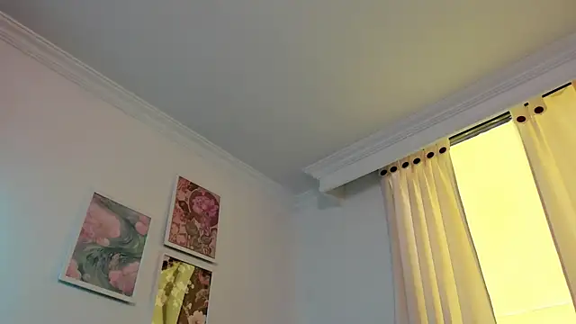 canelleGarces online show from November 4, 2025, 2:10 pm