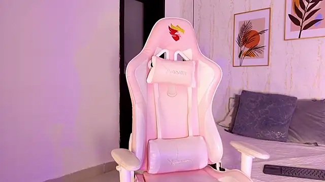 Snapshot of Ayleen_Dunkan chatting on September 18, 2025, 12:19 pm Ayleen Dunkan online show from September 18, 2025, 12:19 pm