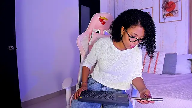 Snapshot of Ayleen_Dunkan chatting on November 2, 2025, 12:43 pm Ayleen Dunkan online show from November 2, 2025, 12:43 pm