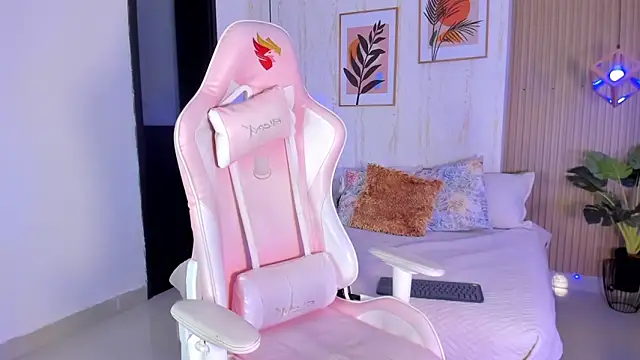 Snapshot of Ayleen_Dunkan chatting on December 15, 2025, 12:55 pm Ayleen Dunkan online show from December 15, 2025, 12:55 pm