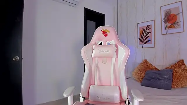 Snapshot of Ayleen_Dunkan chatting on November 30, 2025, 1:01 pm Ayleen Dunkan online show from November 30, 2025, 1:01 pm