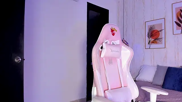 Snapshot of Ayleen_Dunkan chatting on October 17, 2025, 12:29 pm Ayleen Dunkan online show from October 17, 2025, 12:29 pm