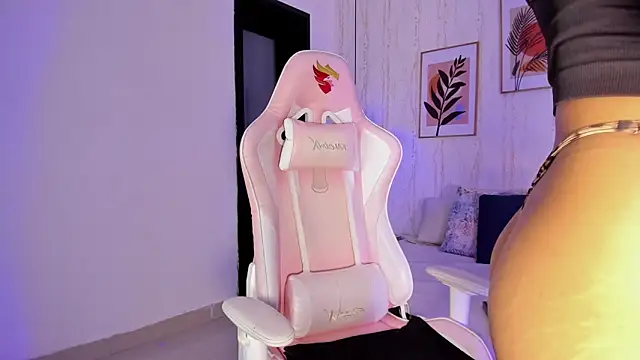 Snapshot of Ayleen_Dunkan chatting on November 20, 2025, 2:18 pm Ayleen Dunkan online show from November 20, 2025, 2:18 pm