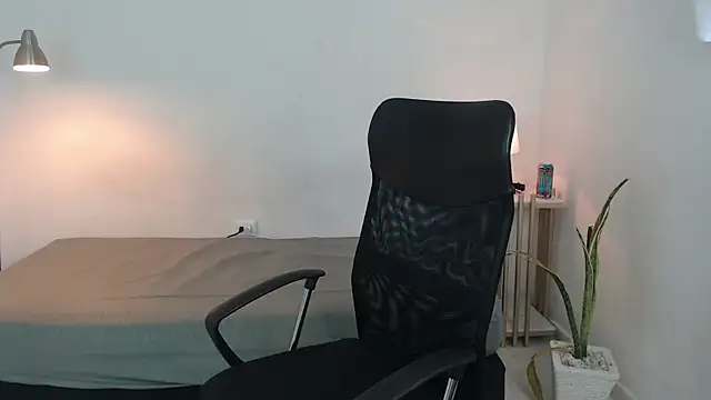 crow black00 online show from September 13, 2025, 3:23 pm