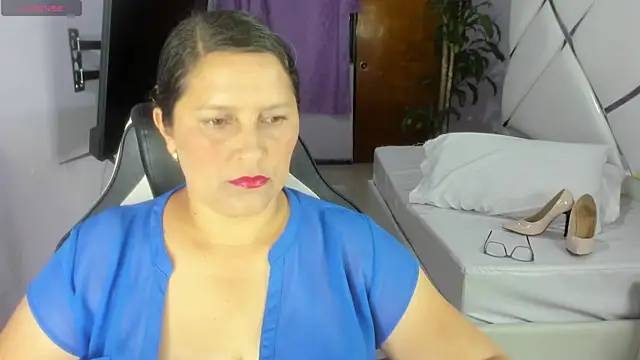 KikaDuque online show from December 18, 2025, 7:40 pm