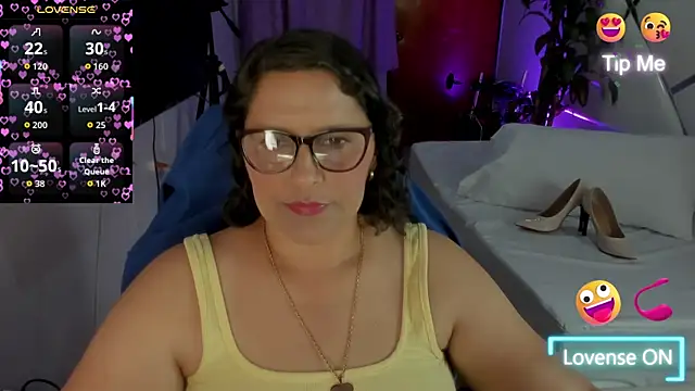 KikaDuque online show from December 4, 2025, 7:35 pm