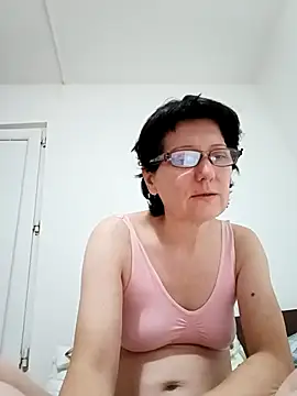 Vera Elle online show from November 30, 2025, 5:47 pm