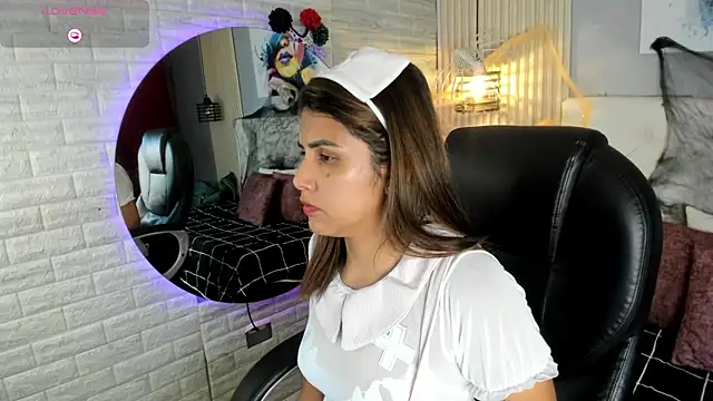 scarletbaker  online show from October 22, 2025, 1:32 pm