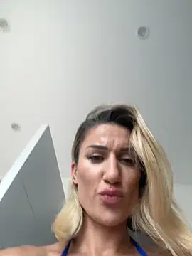 Snapshot of CamyBlossom chatting on October 5, 2025, 4:09 pm CamyBlossom online show from October 5, 2025, 4:09 pm