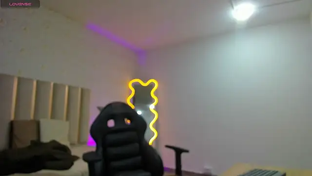 Snapshot of BLUE_TAY1 chatting on September 13, 2025, 12:16 pm BLUE TAY1 online show from September 13, 2025, 12:16 pm