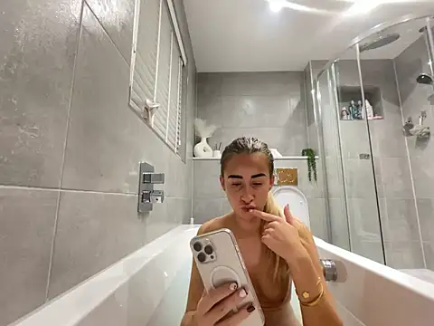 SexyySiSi online show from November 13, 2025, 9:08 pm