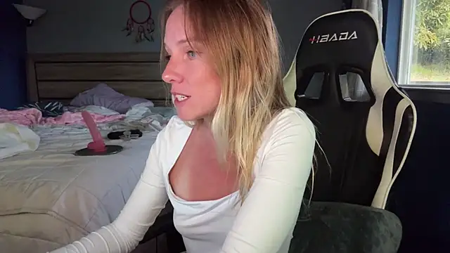 ajmiller25 online show from April 10, 2026, 2:07 am