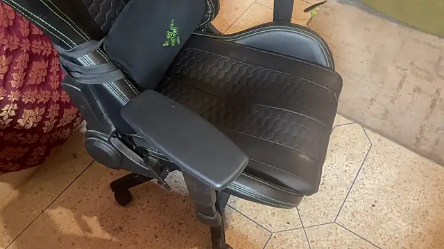 Snapshot of JUSTFORRICH chatting on November 6, 2025, 2:37 am JUSTFORRICH online show from November 6, 2025, 2:37 am