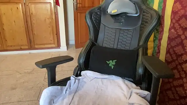 Snapshot of JUSTFORRICH chatting on November 25, 2025, 12:49 pm JUSTFORRICH online show from November 25, 2025, 12:49 pm