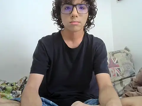 Snapshot of BBoyLatino0 chatting on October 10, 2025, 6:09 pm BBoyLatino0 online show from October 10, 2025, 6:09 pm