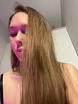 Snapshot of Molly_Kisss chatting on June 1, 2026, 5:23 pm Molly Kisss online show from June 1, 2026, 5:23 pm