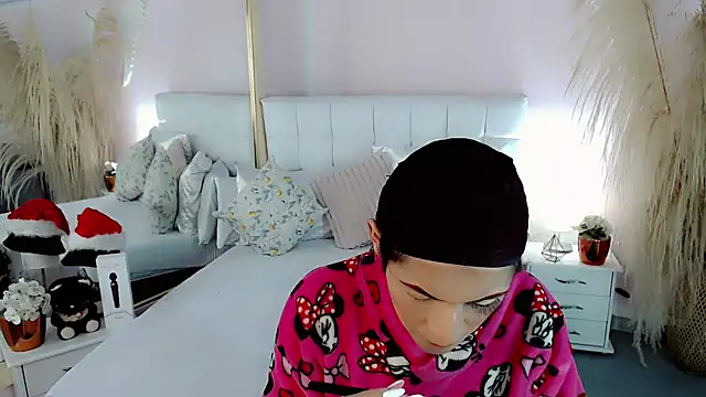 Snapshot of nathalialoes1 chatting on December 15, 2025, 12:33 pm nathalialoes1 online show from December 15, 2025, 12:33 pm