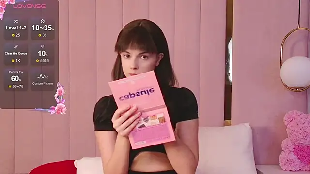 Snapshot of Miranda_Kerry chatting on December 19, 2025, 6:27 am Miranda Kerry online show from December 19, 2025, 6:27 am