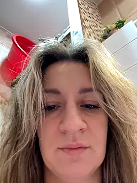 Snapshot of EvvaMur chatting on November 3, 2025, 1:22 am EvvaMur online show from November 3, 2025, 1:22 am