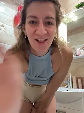 Snapshot of EvvaMur chatting on November 7, 2025, 1:10 am EvvaMur online show from November 7, 2025, 1:10 am