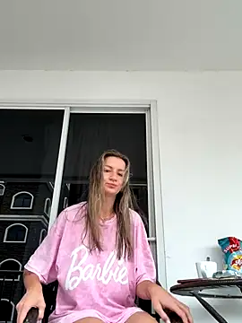 Snapshot of EvvaMur chatting on November 18, 2025, 1:43 am EvvaMur online show from November 18, 2025, 1:43 am