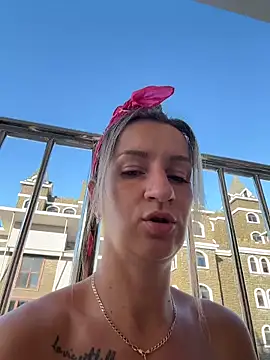 Snapshot of EvvaMur chatting on December 4, 2025, 1:04 am EvvaMur online show from December 4, 2025, 1:04 am