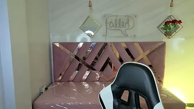 Luna Star v online show from November 20, 2025, 3:18 am