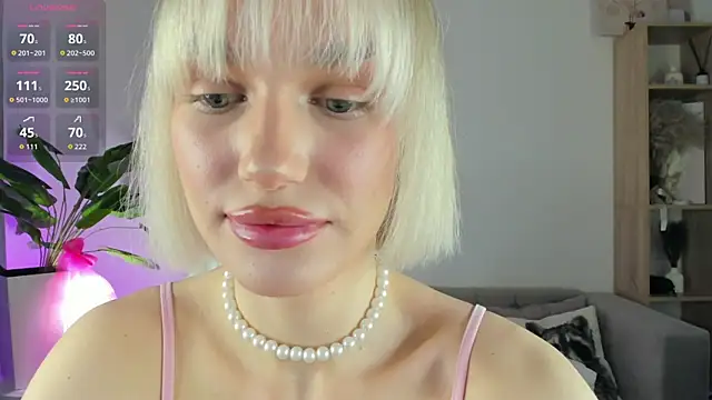 Ice Strawberry online show from April 1, 2026, 3:08 am