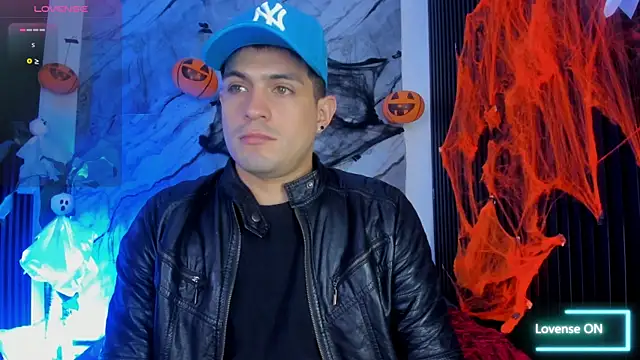 Snapshot of William_Steel_ chatting on October 17, 2025, 3:54 am William Steel online show from October 17, 2025, 3:54 am