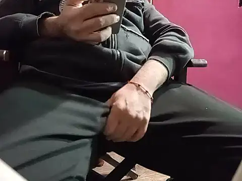 BabyBearMilk online show from April 10, 2026, 1:23 am