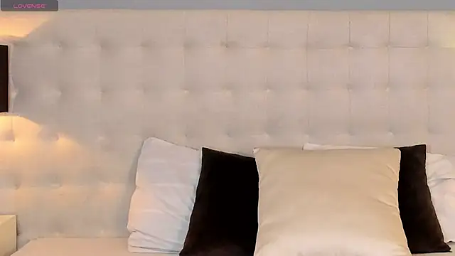 Snapshot of KellyRooss chatting on December 2, 2025, 12:18 pm KellyRooss online show from December 2, 2025, 12:18 pm